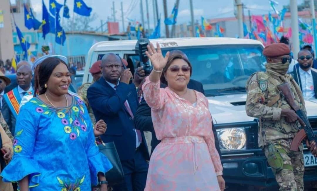 denise nyakeru dans le lualaba